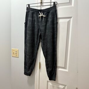 Vuori Performance Jogger Camo- Flawed With Pilling- Size Small